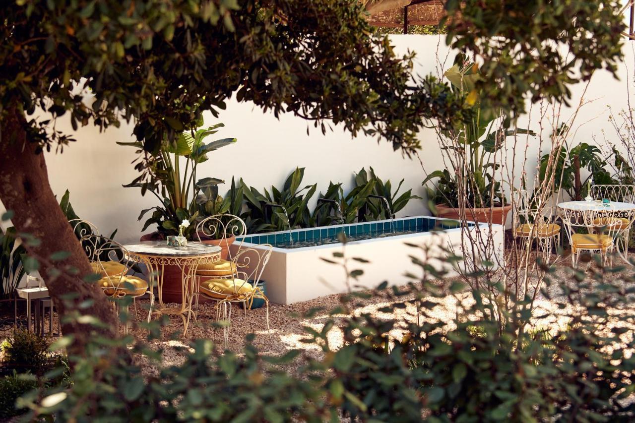 Cristine Bedfor Mahon Hotel Exterior photo