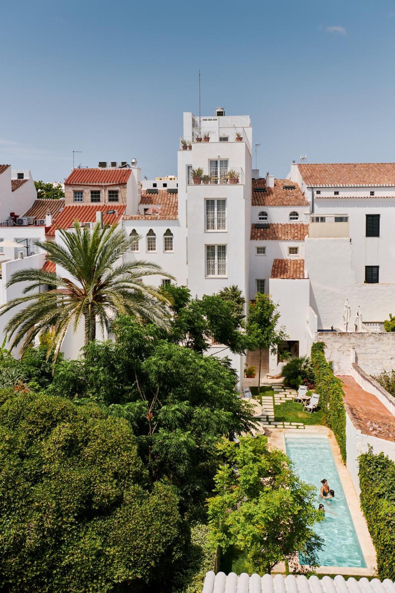 Cristine Bedfor Mahon Hotel Exterior photo